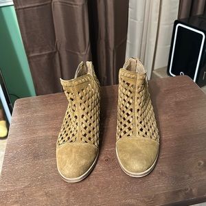 Used Vince Camuto Women’s Phortiena size 6M